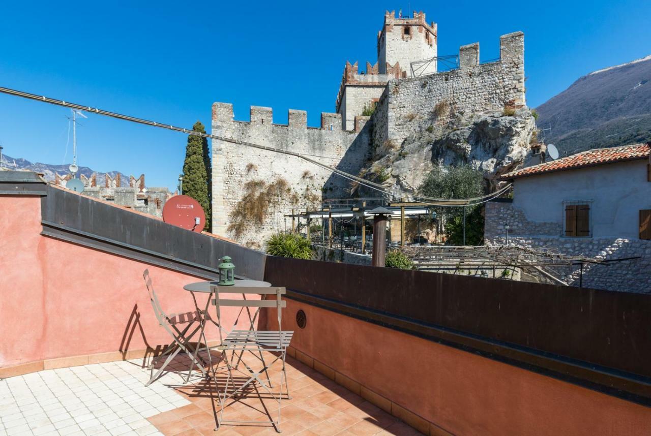 Il Castello Apartment Мальчезине Экстерьер фото