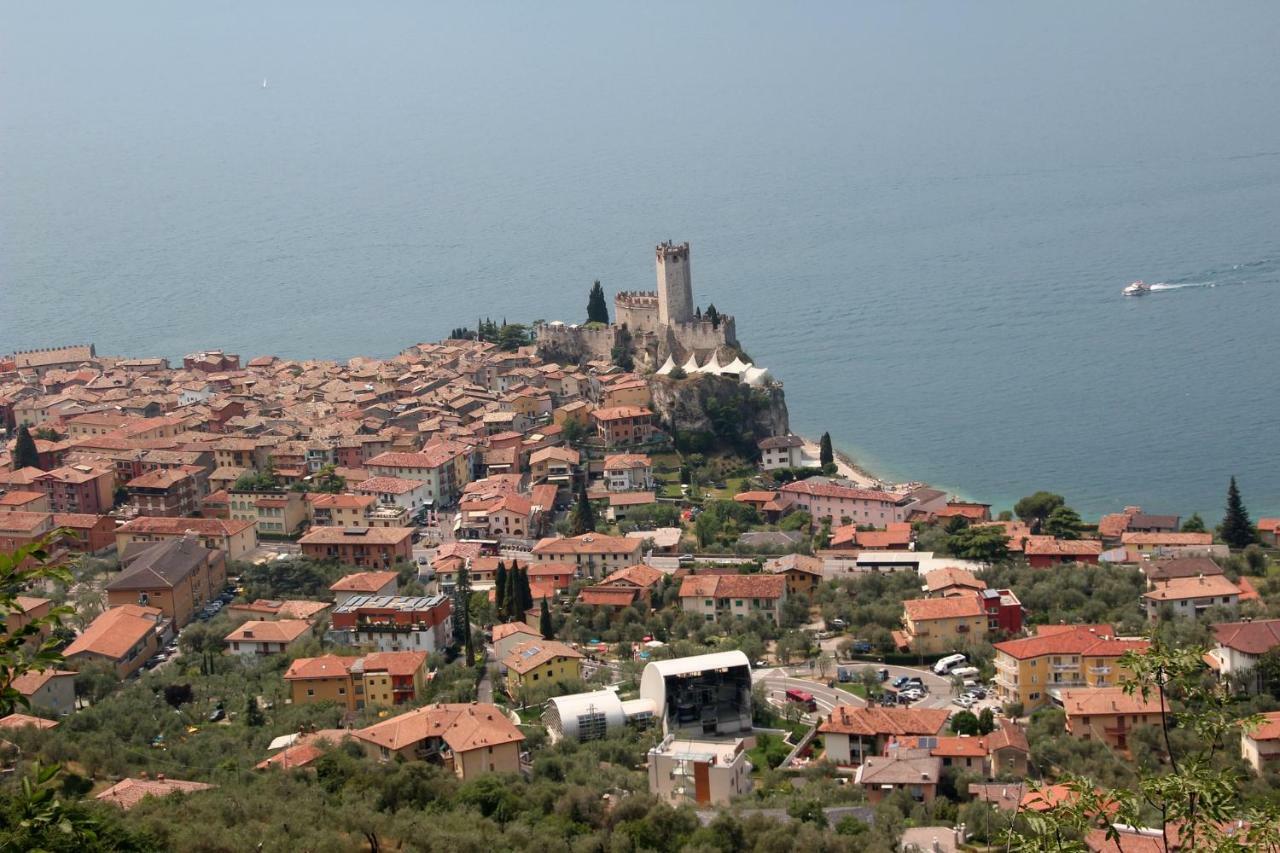 Il Castello Apartment Мальчезине Экстерьер фото