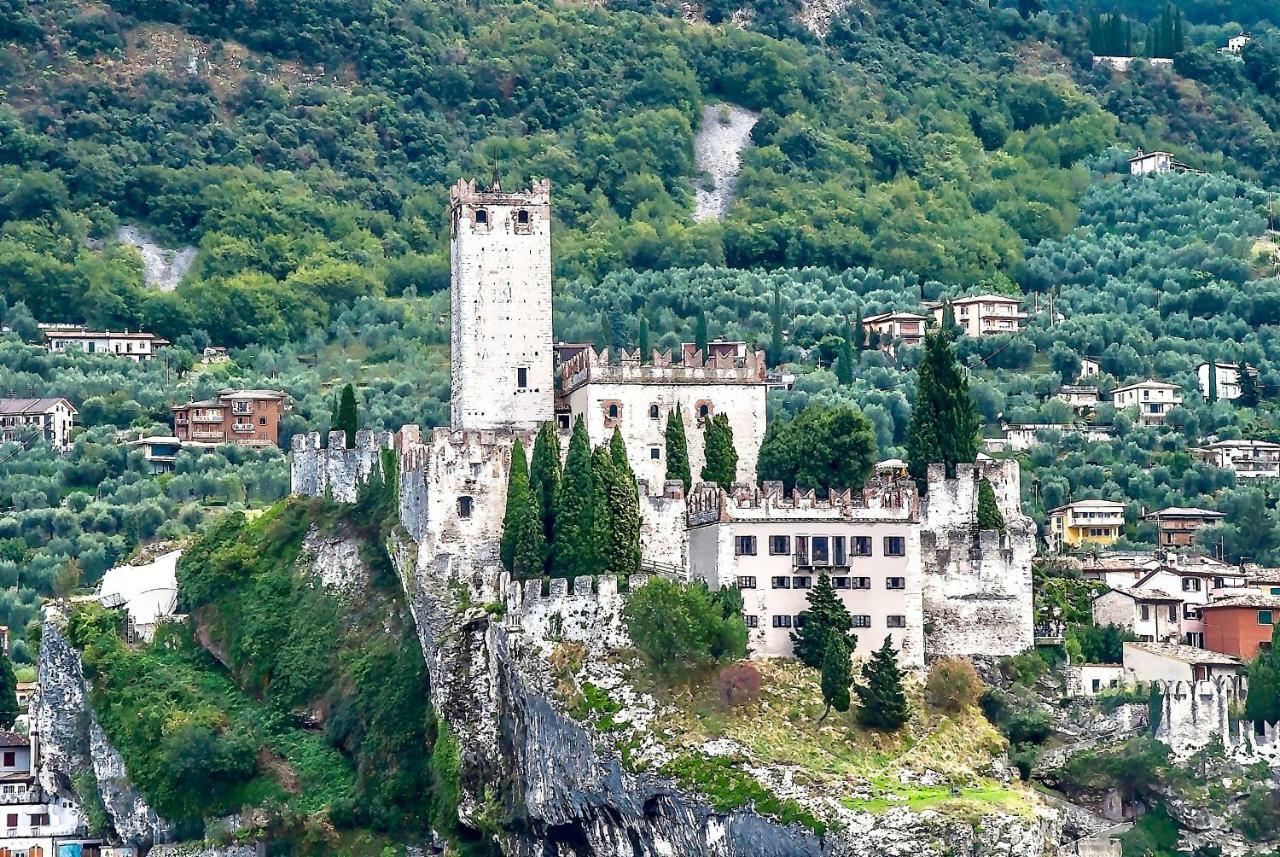 Il Castello Apartment Мальчезине Экстерьер фото